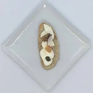 Nougat de chèvre aux fruits secs sur baguette grillée
